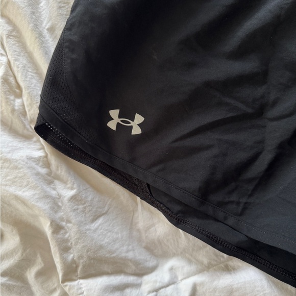 Under Armour  black running shorts size medium - Picture 3 of 4